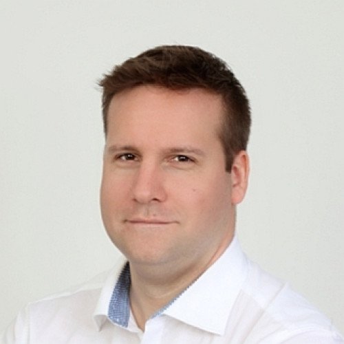 Dr. Csákó Bence