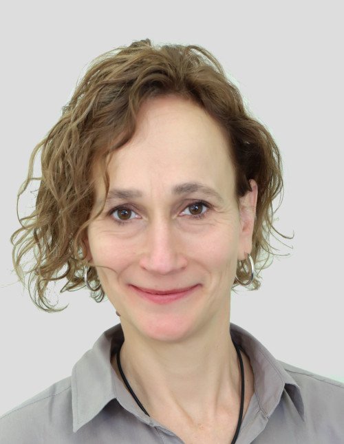 Dr. Cseh Júlia