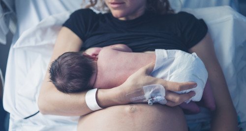 Természetes szülés meglepetésekkel – szülés- és gyógyulástörténet egyben